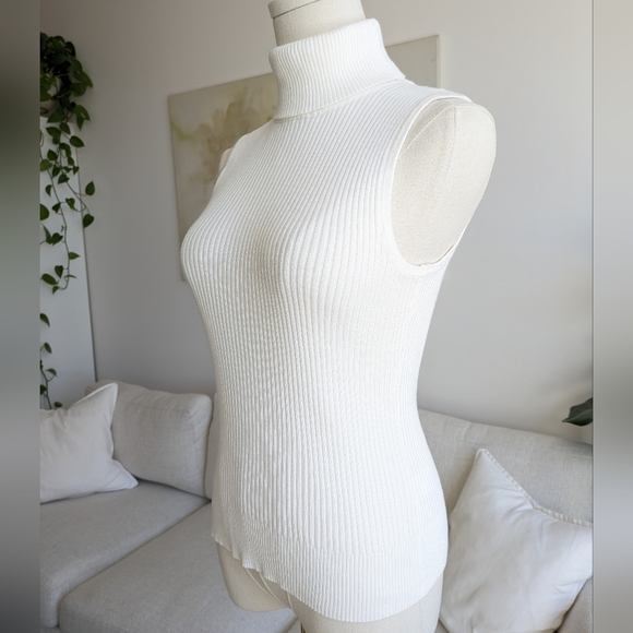 A Row Sleeveless High-Neck Top - Picture 5 of 9